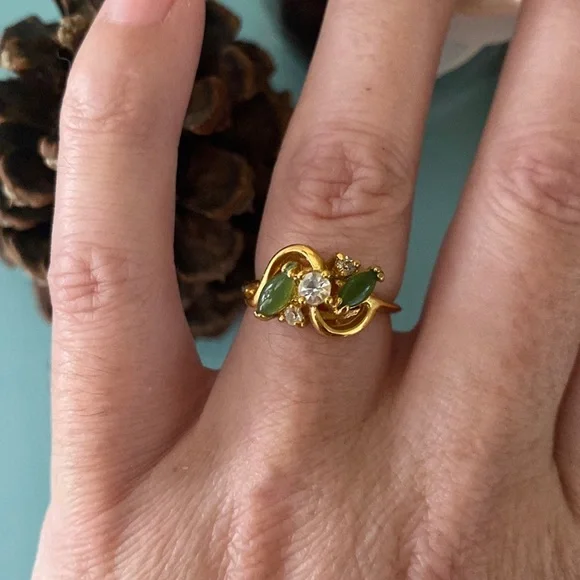 Vintage 18K Gold HGE Jade Gemstone Crystal Ring 6 - Picture 1 of 1